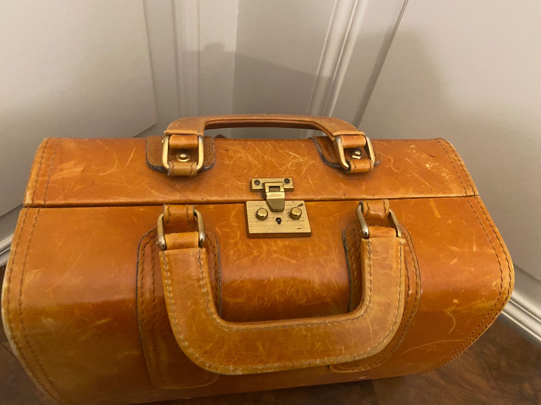 Taschen: Kultige Kosmetiktasche Vollleder – Gebraucht aus Fribourg von geraldine132 1