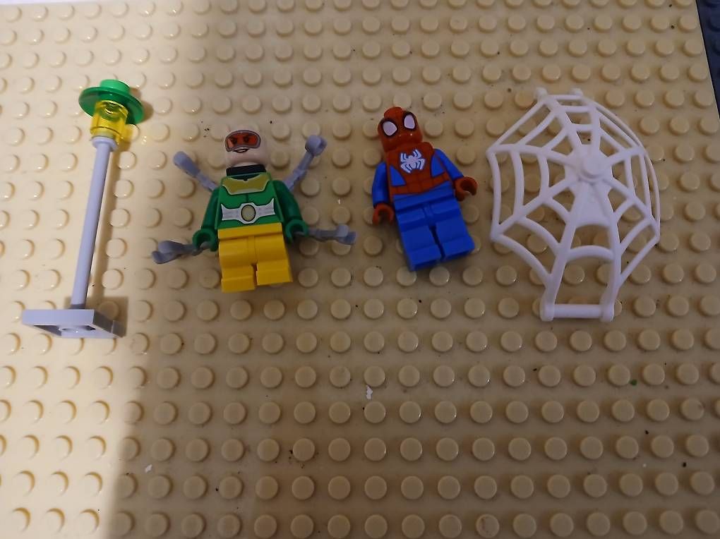 Tutti pezzi di ricambio auto: Spider-Mans Auto und Doc Ock 10789 – Usato da Henggart venduto da Froschprinzessin