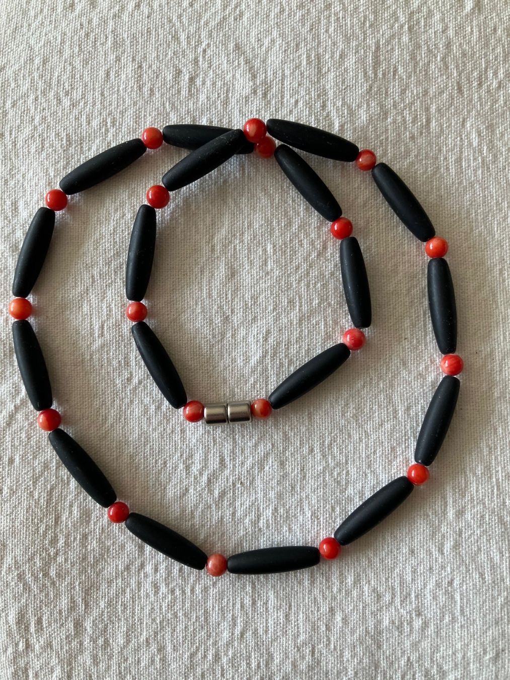 Onyx Catenine: Einfache Kette mit Onyx und Koralle – Usato da Zürich venduto da aannnnaa48