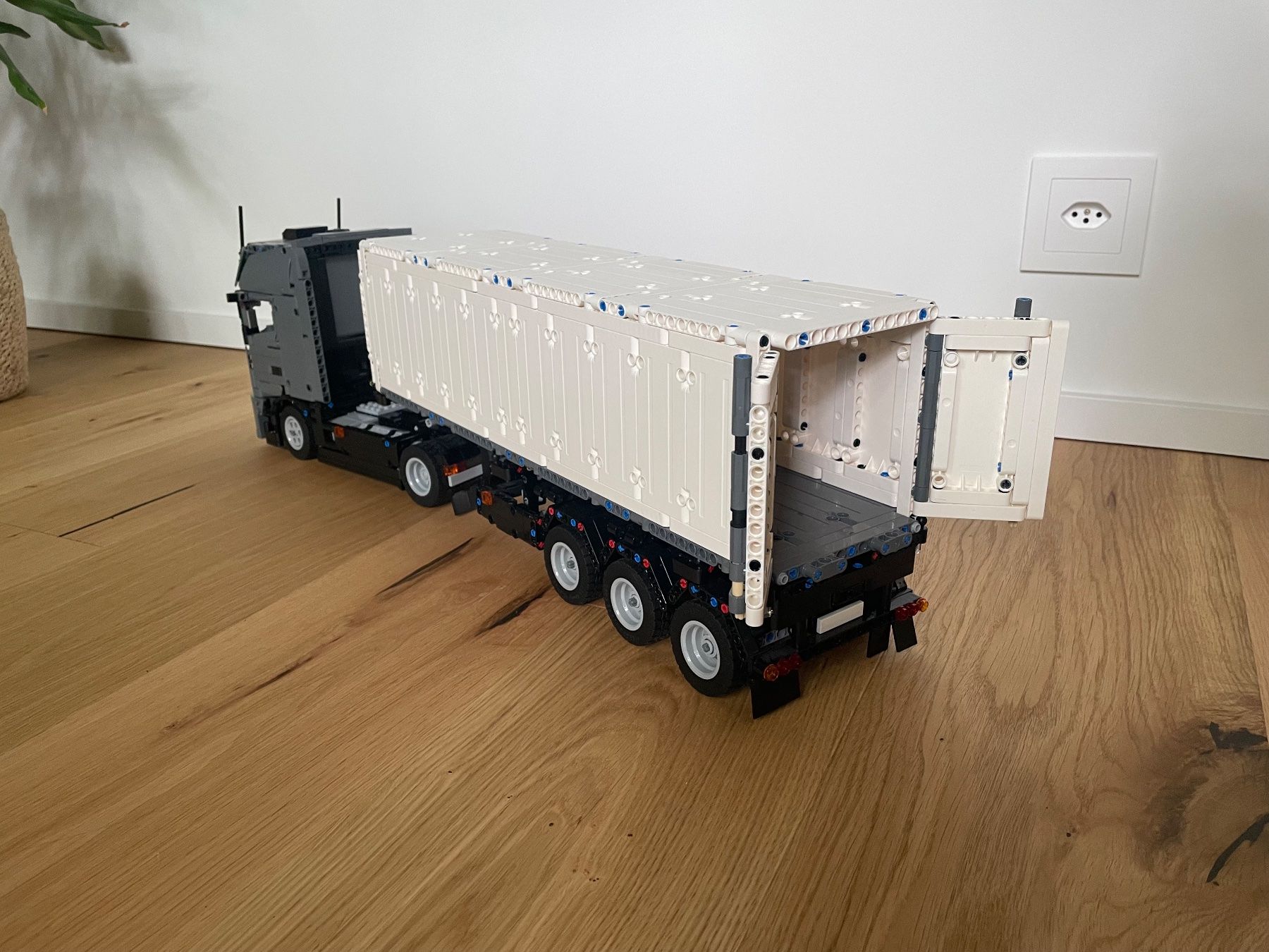 Lego Kit di costruzioni: Lego Technic - Mercedes Actros LKW & Container Trailer – Nuovo (secondo la descrizione) da Salmsach venduto da ram82 3