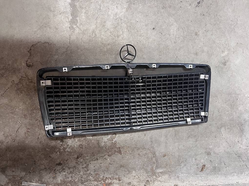 Mercedes-Benz Alle Autoersatzteile: Auto grill Mercedes 190 – Gebraucht aus Spreitenbach von env_tk78 2