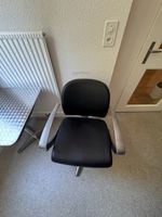 Friseurstuhl mit Metallarmlehnen, höhenverstellbar