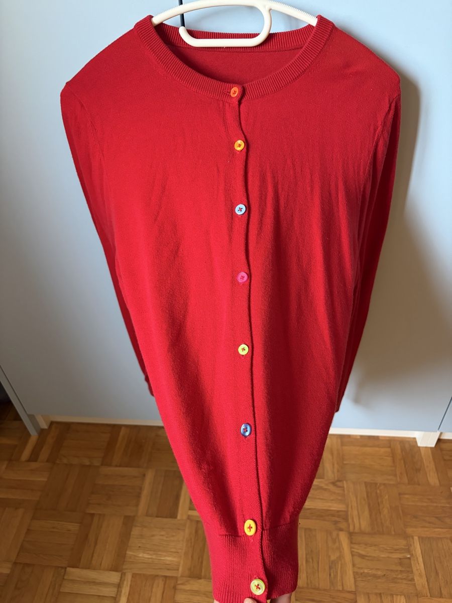 Pullover & Sweatshirts: Rotes Jäckchen, farbige Knöpfe – Gebraucht aus Zürich von mel_w5ty 1