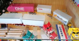 1:50 Road Train Rot zu verkaufen