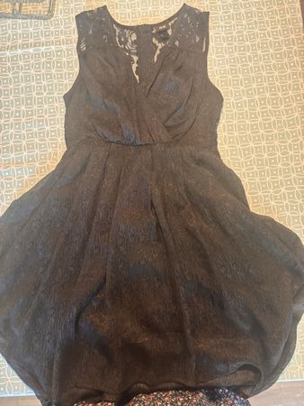 Schickes, schwarzes H&M Kleid mit Spitze, Grösse 36