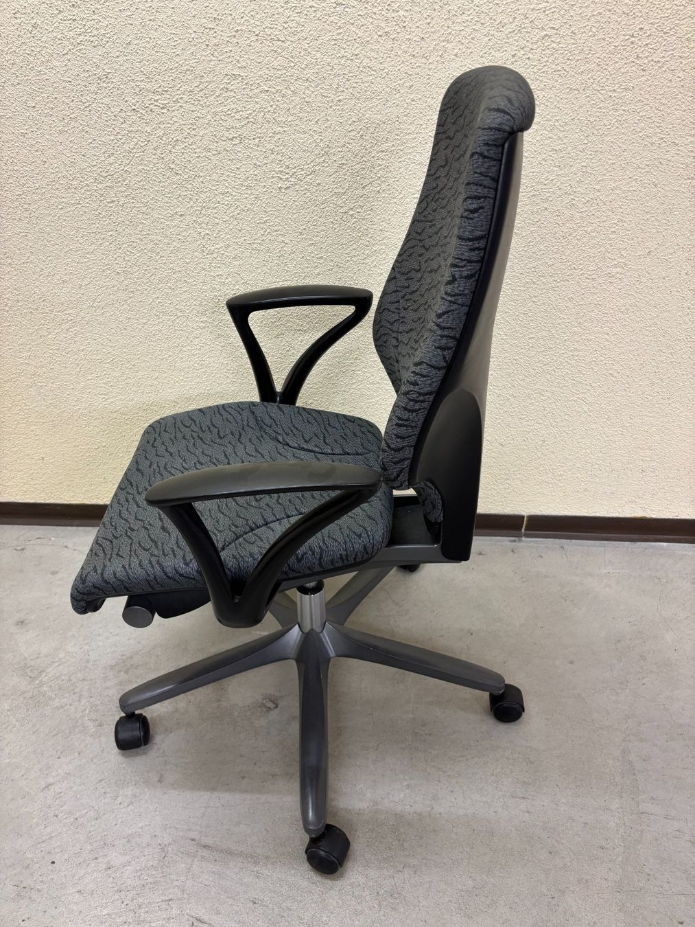 Giroflex Chaises: Bürostuhl Giroflex 64 – D'occasion à Hinwil par fac_688b 2