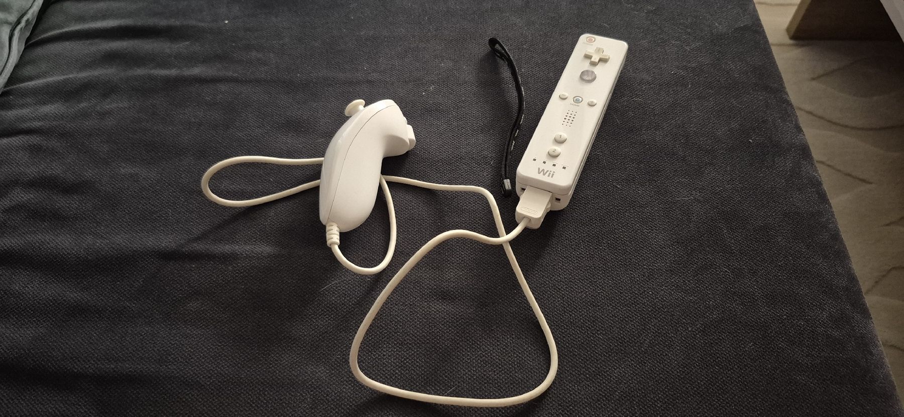 Nintendo Controller: WII MANETTE CONTROLLER NINTENDO BLANC RETRO GAMING COMPLET  – Gebraucht aus Grand-Lancy von luc111
