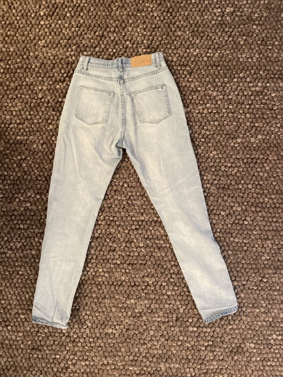 Jeans: Coole hellblaue Mom Jeans von Cheap Mondayy – Usato da Hedingen venduto da sam_vks6 3