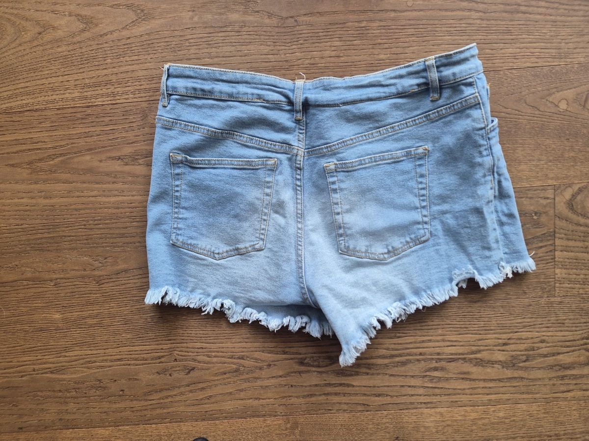 Jeans: Jeansshorts Damen Gr. M – Gebraucht aus Dielsdorf von sissy04 3