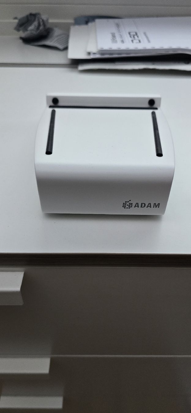 Adam Audio Haut-parleurs: ADAM Desktop Stands White  – D'occasion à Meilen par Roobiedoobie 1