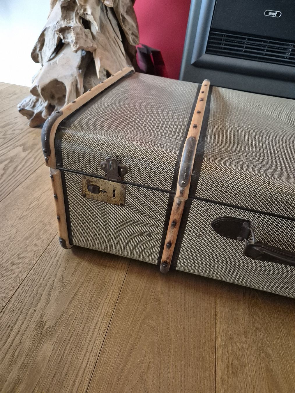 Valigie: Alte Vintage Truhe, Reisekoffer, – Difettoso da Opfikon venduto da Annanet 2