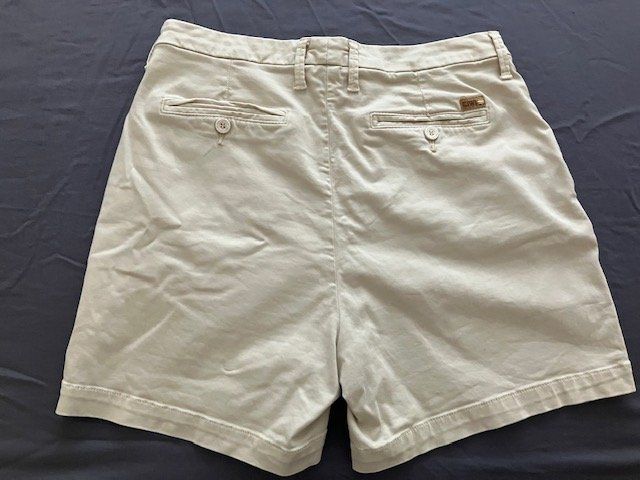 Pantaloni: Short d'été, kiwi Saint-Tropez – Usato da Marin-Epagnier venduto da rchouchouu 1