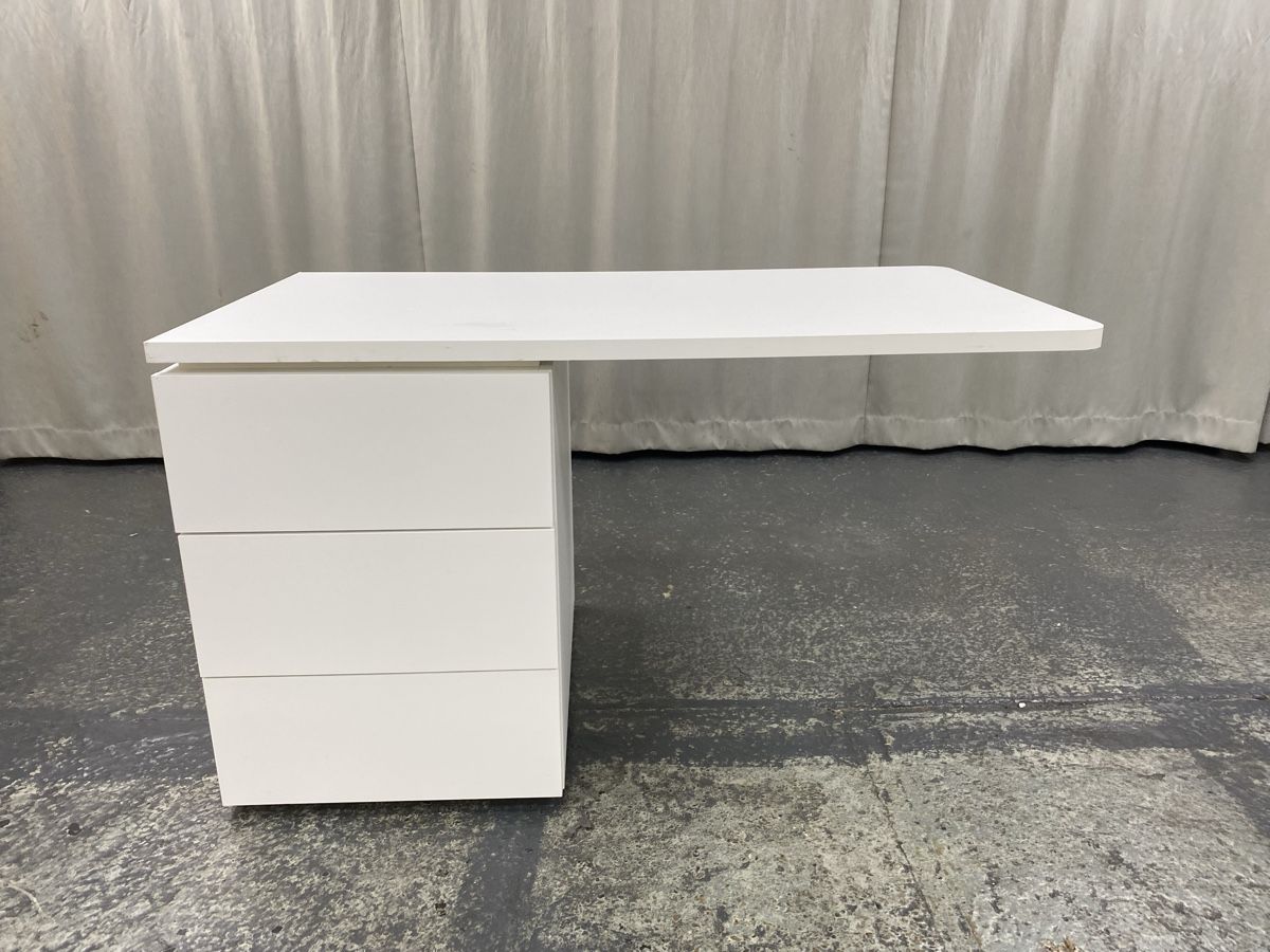Bureaux: Schreibtisch  – D'occasion à Hägglingen par Karin0802