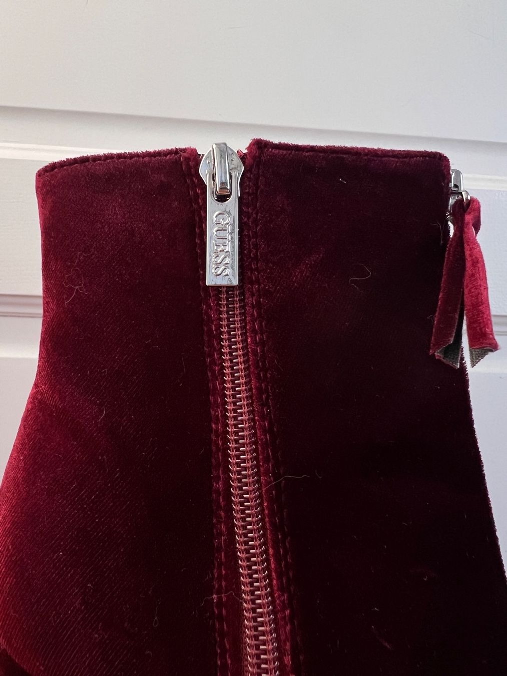Guess Scarpe da donna: New Guess Red Velvet Boots – Nuovo (secondo la descrizione) da Corsier-sur-Vevey venduto da Kristina.Nova 5