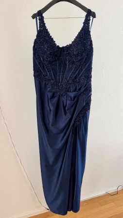 Abendkleid dunkelblau bestickt gebraucht guter Zustand