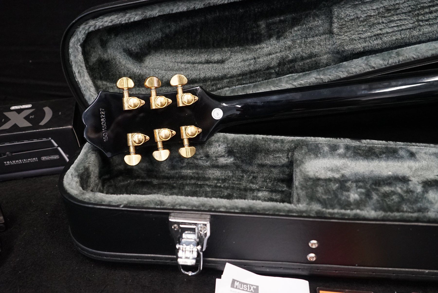 Epiphone Strumenti musicali: Epiphone B.B. King Lucille (ebony) mit Koffer – Usato da Ortschwaben venduto da Musictrade 6