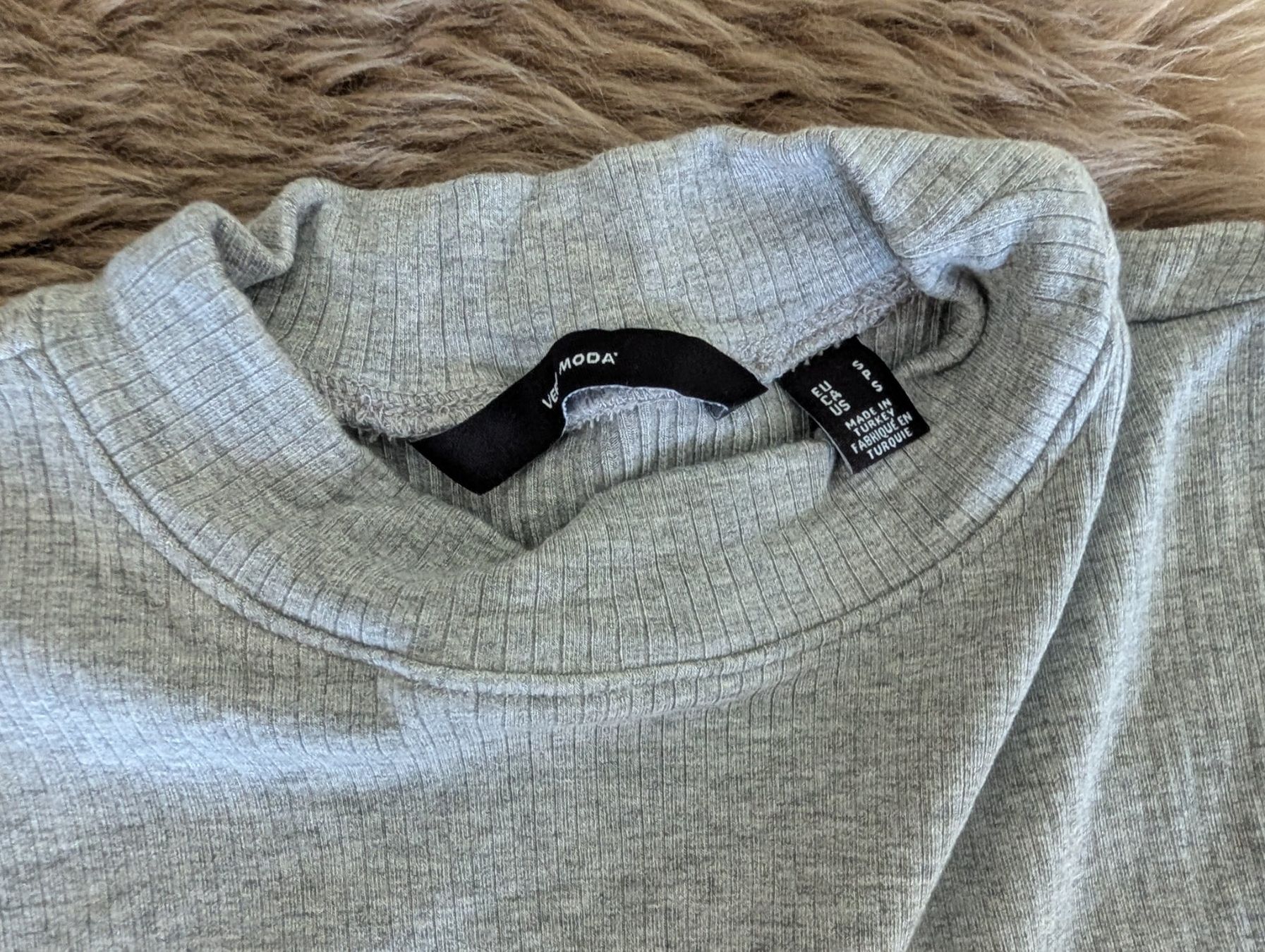 Vero Moda Tops: Top Vero Moda S Kurz – Gebraucht aus Appenzell von Pontigui2007 3