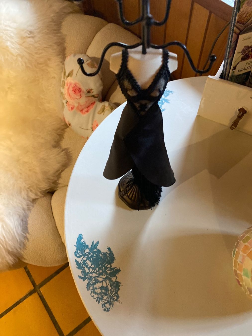 Portagioie: SCHMUCKSTÄNDER-PUPPE-VINTAGE – Nuovo (secondo la descrizione) da Meienried venduto da ManuelaBoutique 1