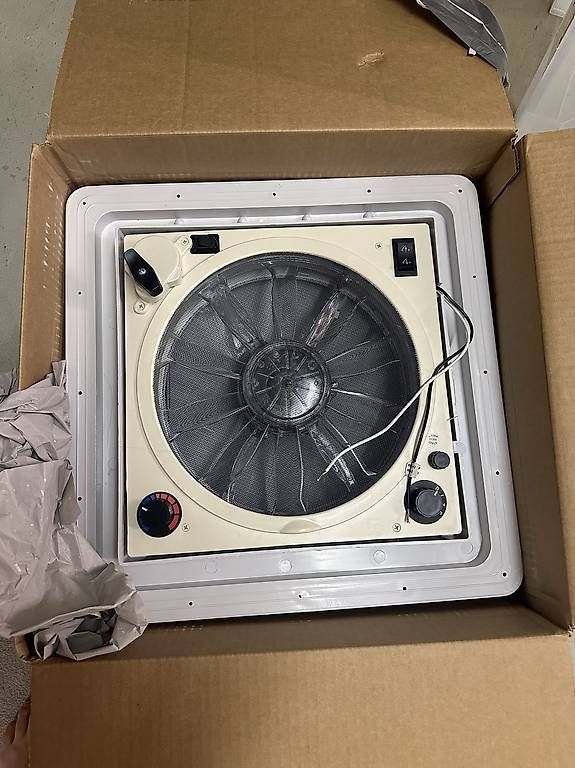 Fenster: Dometic Fantastic Vent Dachluke – Neu und originalverpackt aus Affoltern am Albis von Lori_123