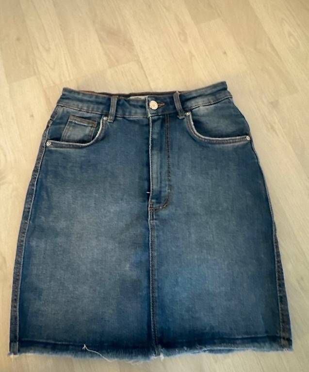 Zara Gonne: Zara Jeansrock XS, Minirock – Usato da Brüttisellen venduto da Ariana-24