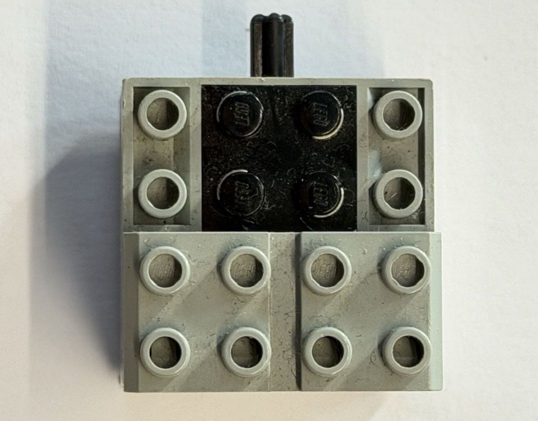 Lego Giocattoli: Lego Technic-Motor  Stein, hellgrau, mit schwarzem - Rarität – Usato da Rheinfelden venduto da zim_2hqc 1