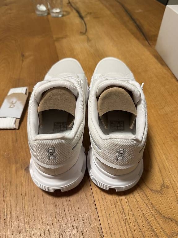 On Scarpe da donna: ON Cloud 6 White White Schuhe 40 RFID – Usato da Winterthur venduto da up. 4
