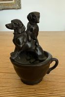 Bronze Dackelzwillinge auf Tasse, Schweizer Kunst