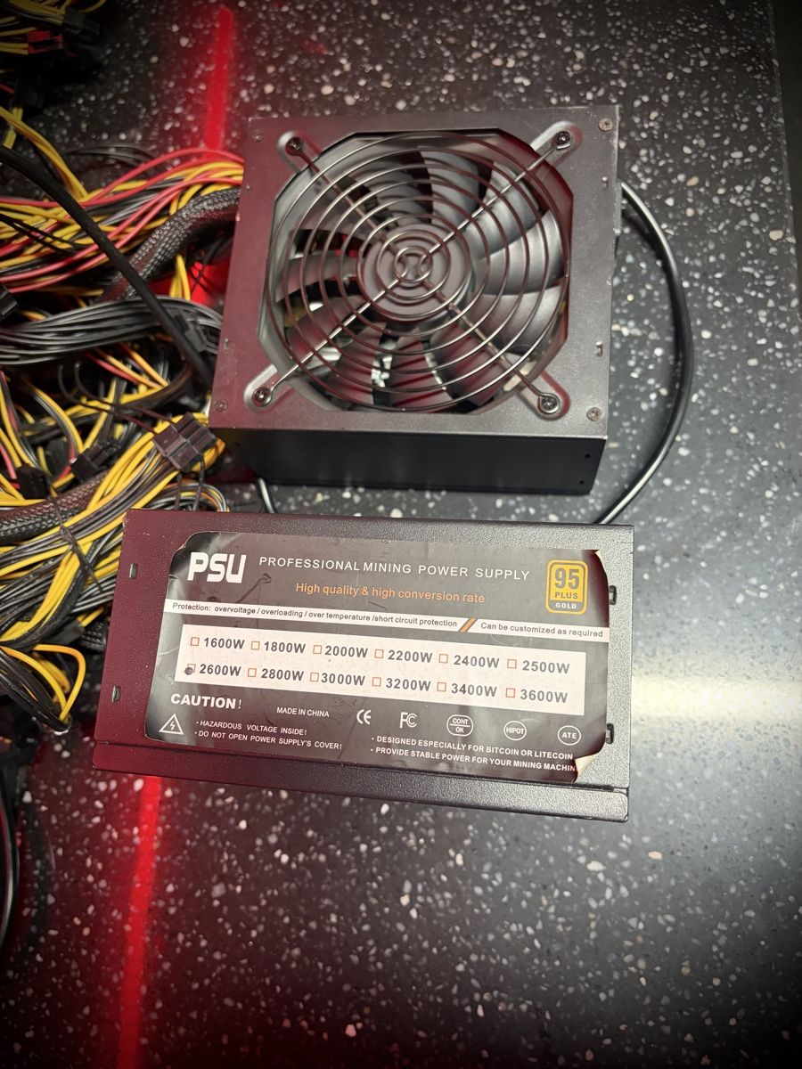 Custodie: 2 Alimentation Pc 2600w – Usato da Petit-Lancy venduto da jcj_xh59
