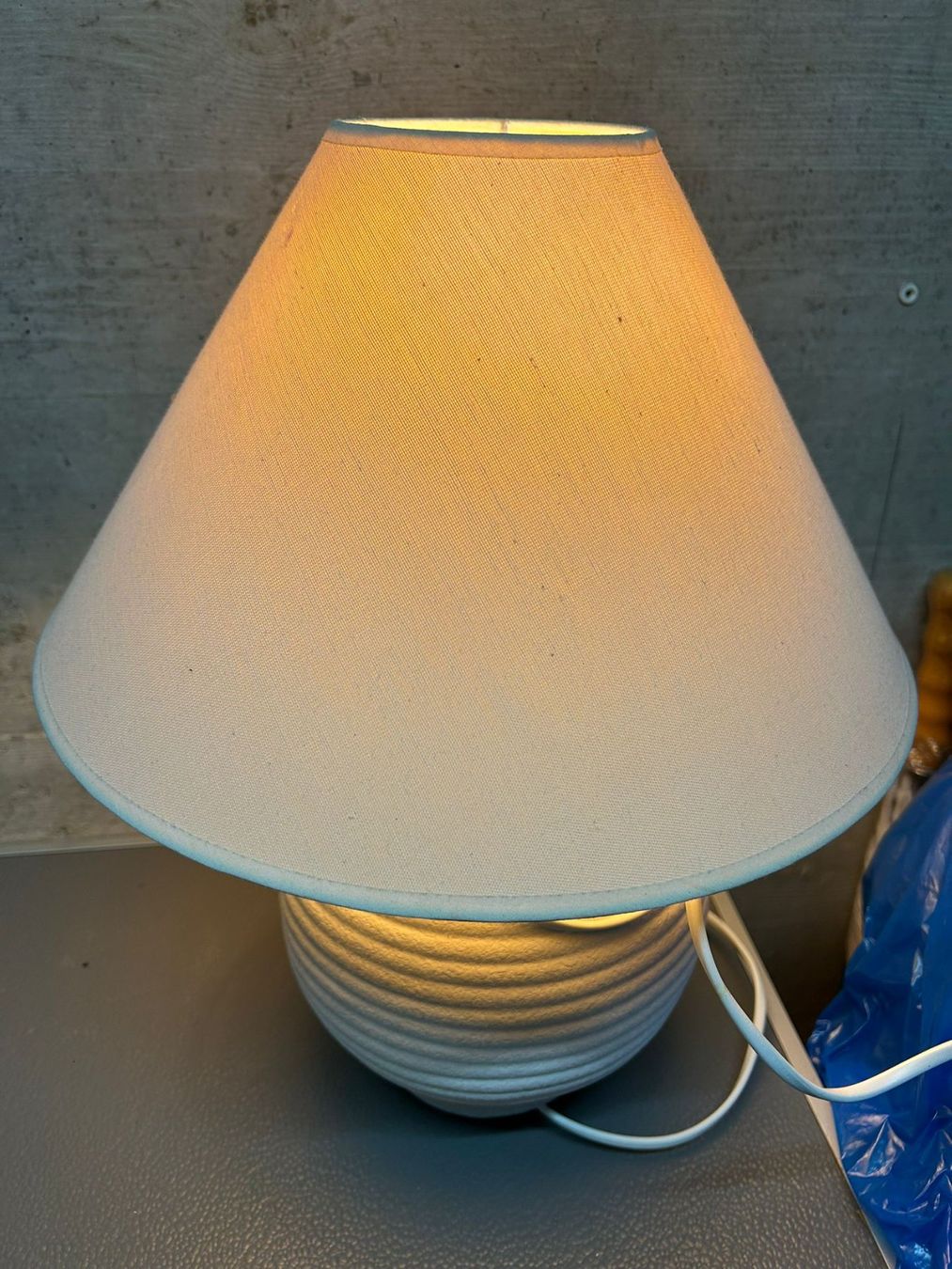 Lampade: Lampada da comodino con paralume – Usato da Melano venduto da H-Sara 1