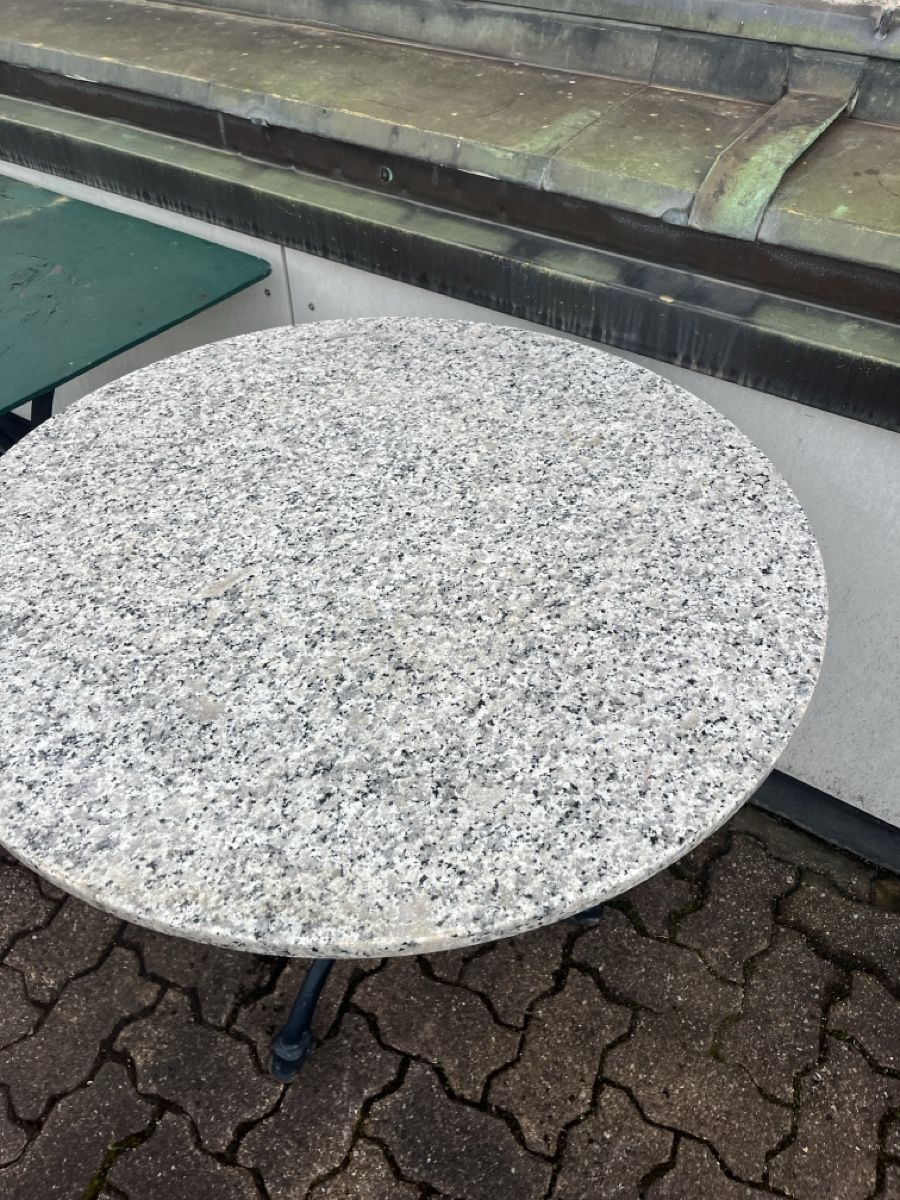 Tavoli: Jugendstil Gartentisch rund Granit Gusseisen – Usato da Zürich venduto da Budulinek123 2