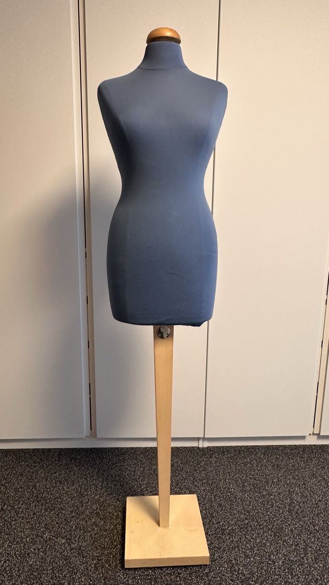 Bambole: Schneiderpuppe, blau, verstellbar! – Usato da Buus venduto da Singing01