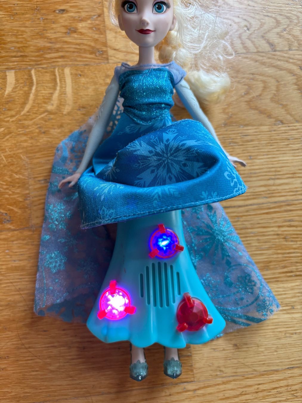 Disney Giocattoli: Eiskönigin Elsa Puppen 3er Set – Usato da Zürich venduto da Fabienne059 4