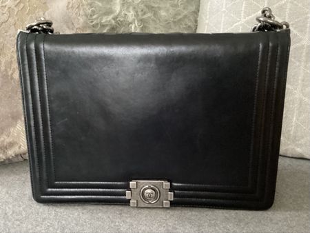 Chanel Boy en cuir noir d'occasion,en bandoulière