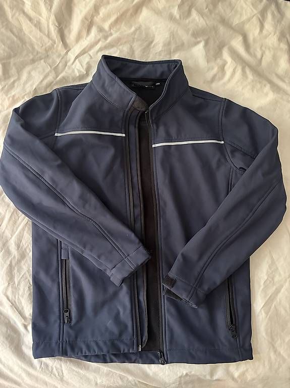 Vestes: Softshelljacke  Gr. 140 – D'occasion à Bern par kat_thom
