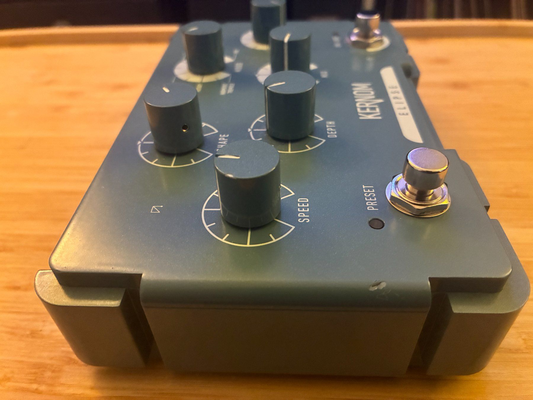 Strumenti musicali: KERNOM ELIPSE Multi-Modulation Pedal – Usato da Zürich venduto da Diegom81 3