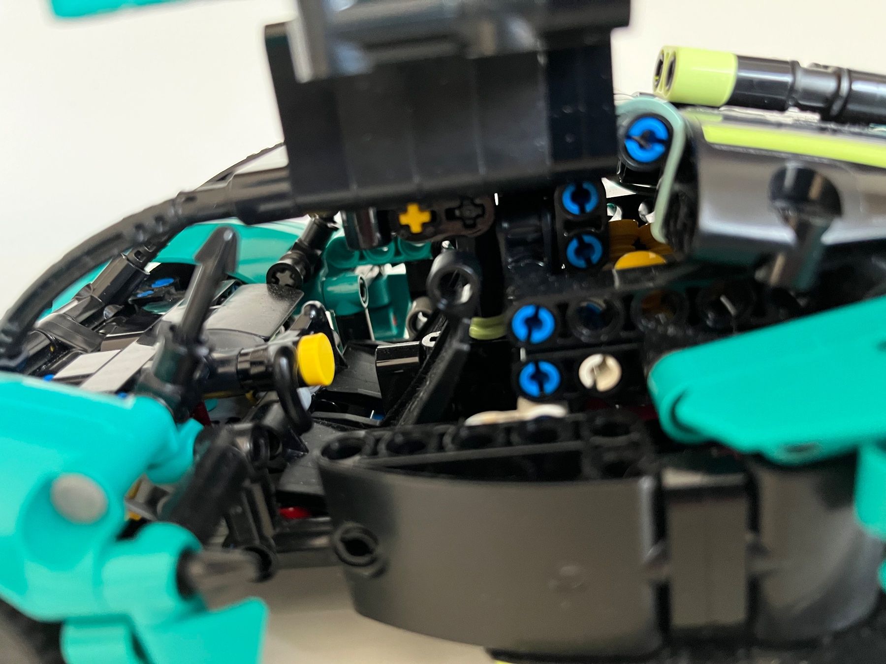 Lego Giocattoli: LEGO Technic Aston Martin Valkyrie 707 Teile – Usato da Stäfa venduto da Exclusive0 4