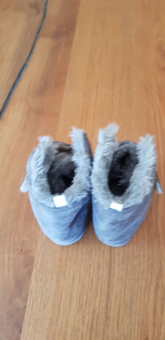 Scarpe per ragazzi: Stiefeli grau mit Pelzlifutter, Gr. 19 – Usato da Dietikon venduto da grafad 2