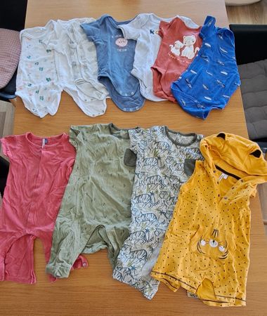lot 4 : habits enfants printemps été 9-12 mois taille 74 en