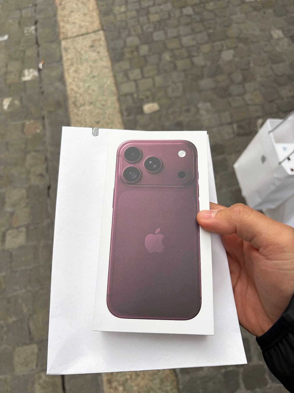 Apple Portables: iPhone 18 Pro 256GB Burgunder – Neuf avec emballage d'origine à Birrhard par Coffee_98 1