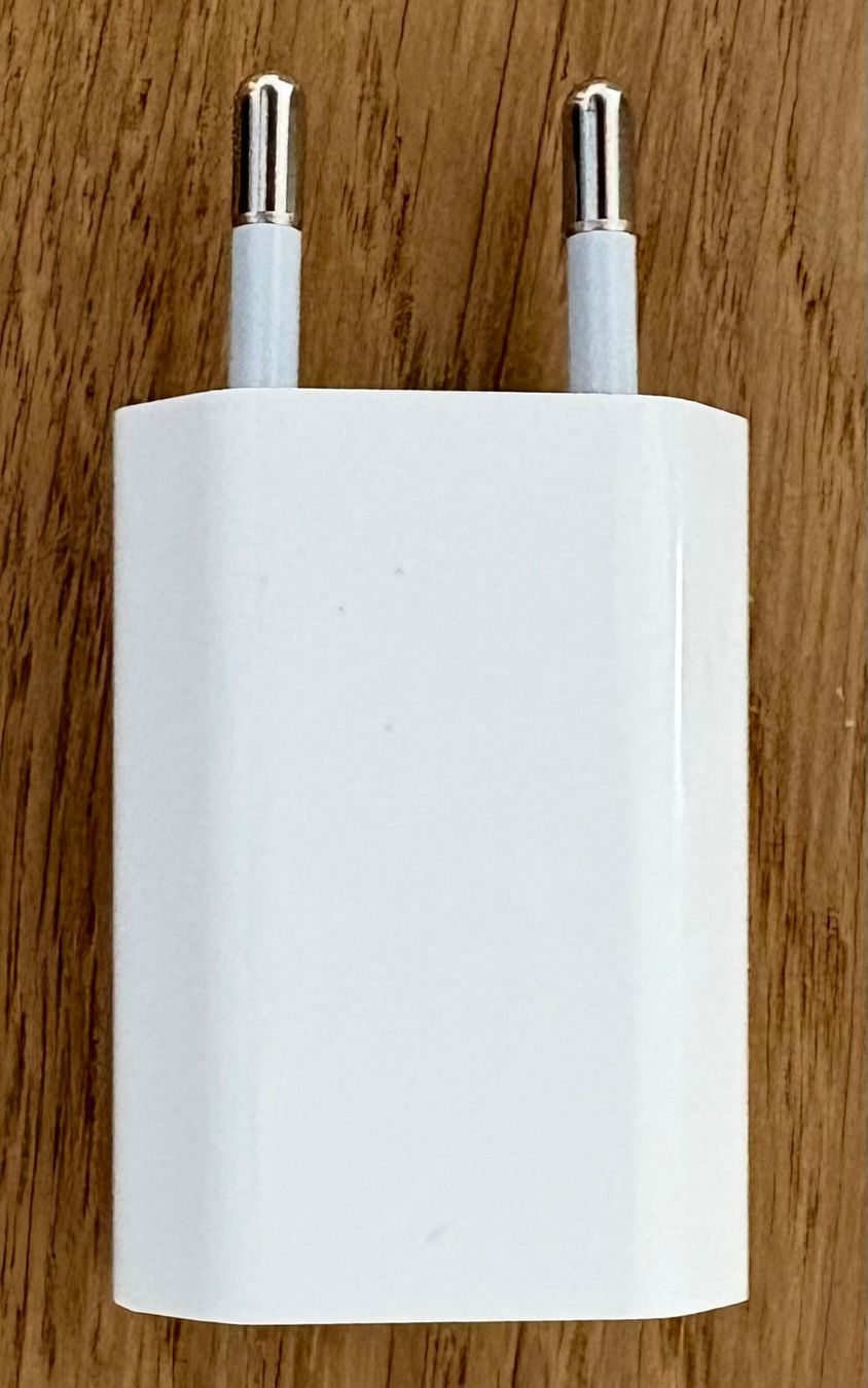 Apple Unità & Adattatore: Apple USB Ladeadapter 5 W – Usato da Zürich venduto da Gaikokujin 2