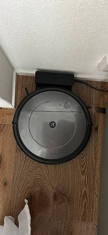 Staubsauger & Zubehör: 2 Saugroboter im Set  iRobot und Medion – Gebraucht aus Forch von rei_9xqk 1