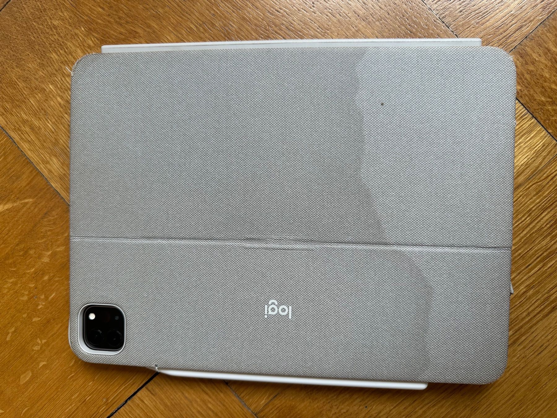Logitech Tastiere: LOGITECH Combo Touch Schutzhülle - 11", iPad Pro 11 – Usato da Zürich venduto da gav_nnt6 2