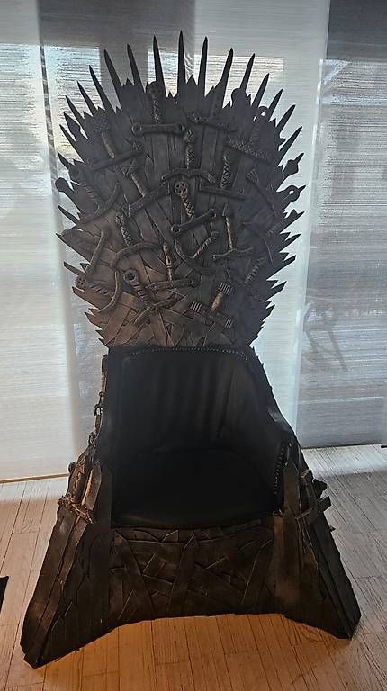 Camini: GAMES OF THRONES "Nachbau des Eisernen Throns" – Usato da Knutwil venduto da beedle 4