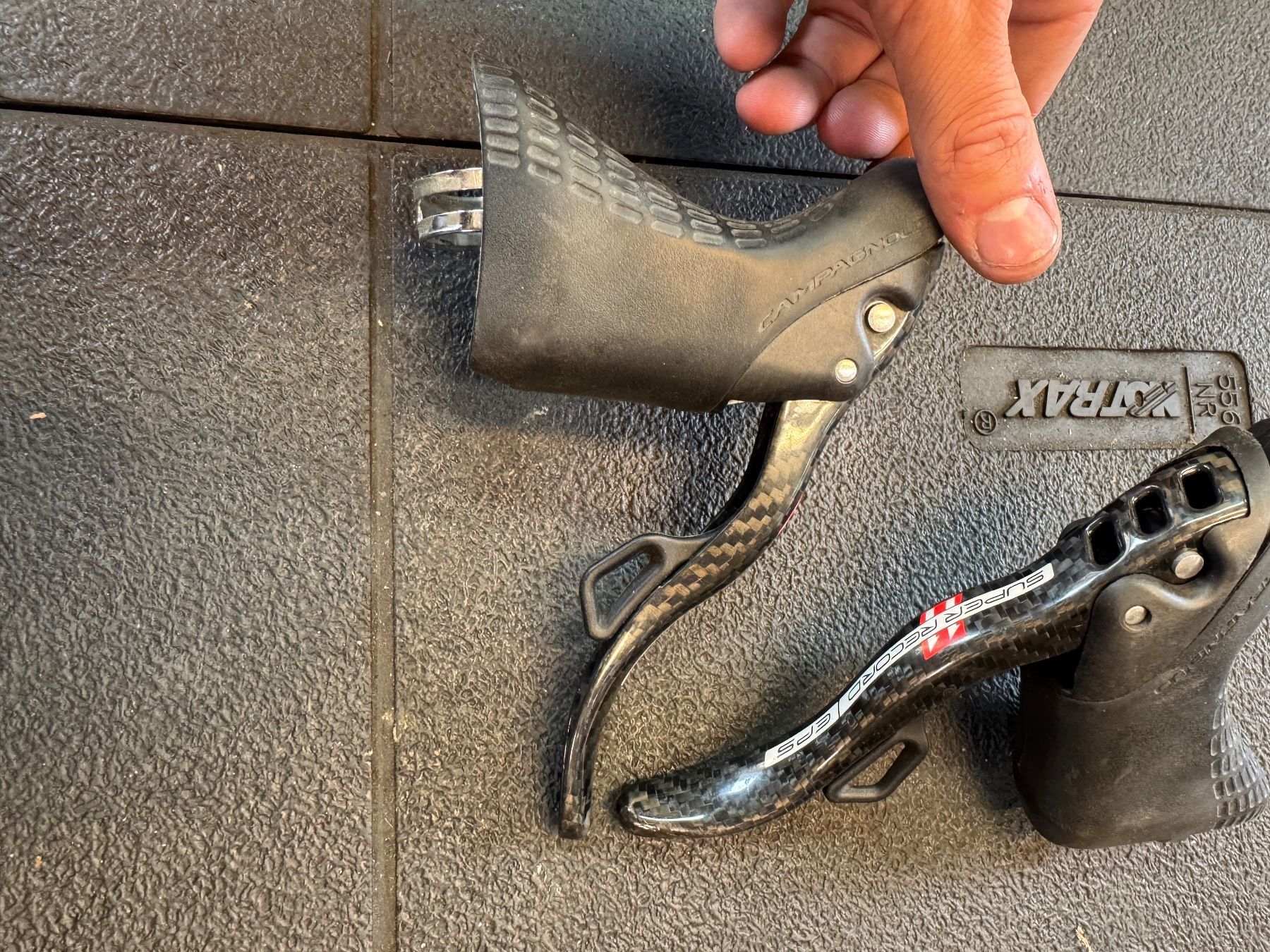 Campagnolo Pezzi di ricambio: Campagnolo Super Record EPS Brems/Schalthebel Set – Nuovo e nell'imballaggio originale da Lauterbrunnen venduto da Imboden-Bike 1