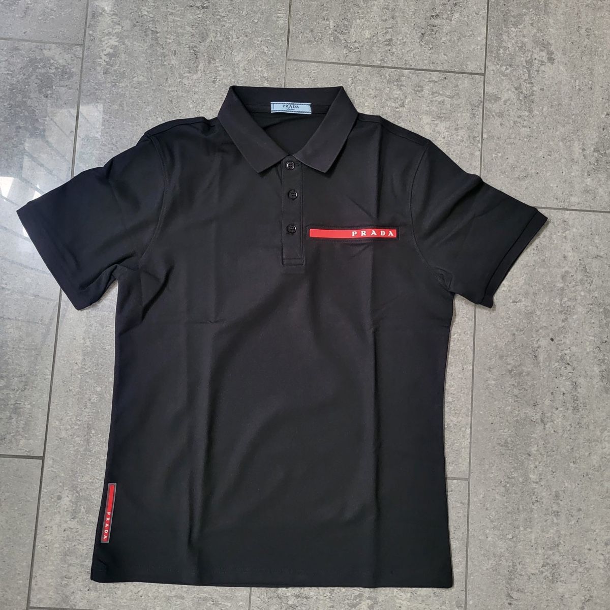 Prada T-shirt: Prada Polo – Nuovo (secondo la descrizione) da Allschwil venduto da lor_6cgq