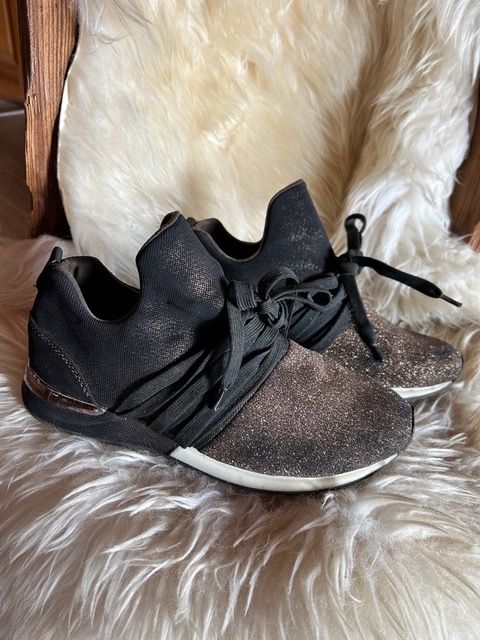 Scarpe da donna: BASKETS ELEGANTES   Etat : très bon  Taille : 39 – Usato da Savièse venduto da seb_5fv2