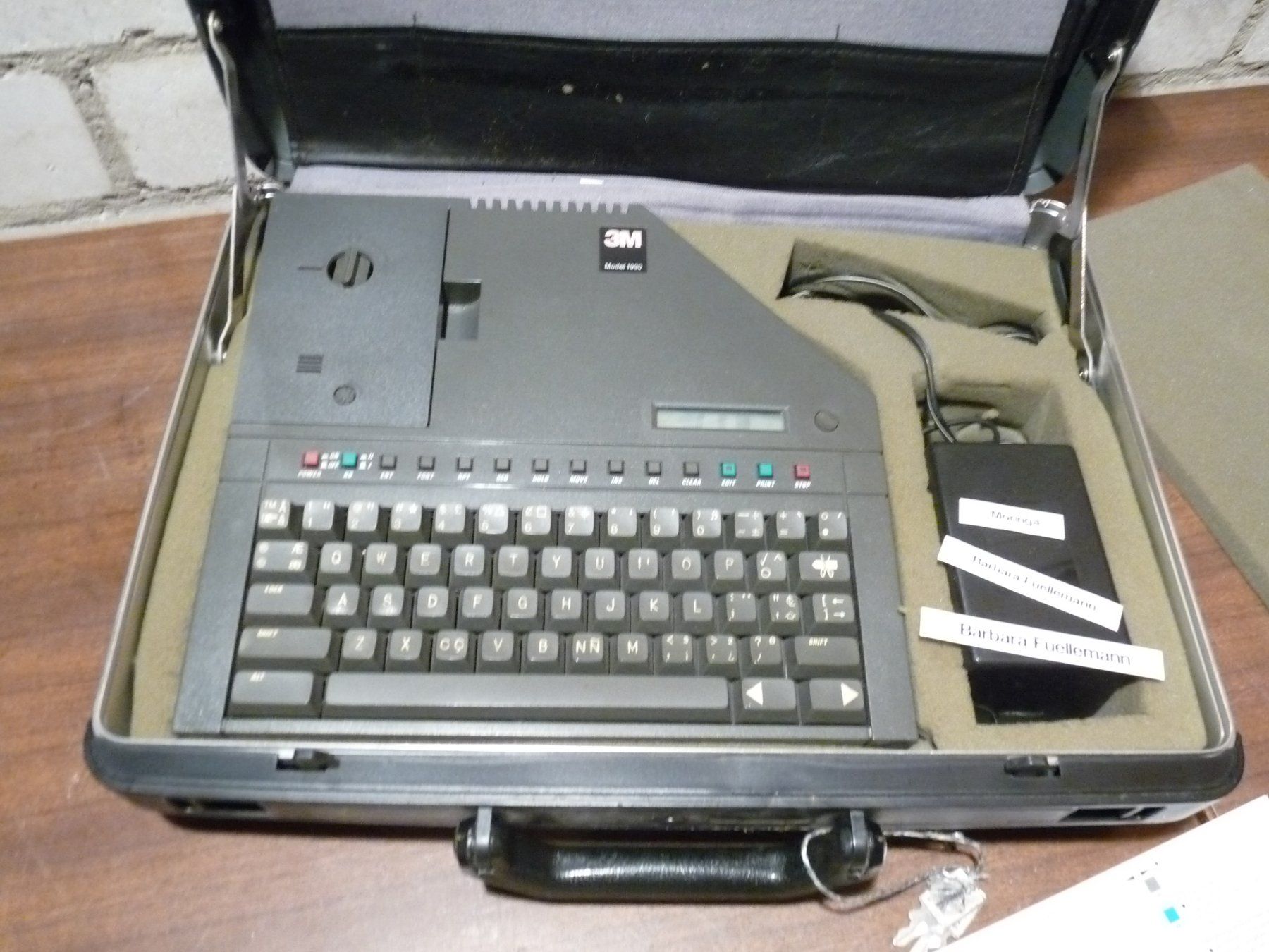 Machines à écrire: Schweizer Armee Beschrifter 3M Modell 1990 – D'occasion à Huttwil par mof_8dpq 1