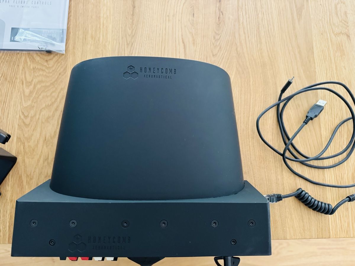 Honeycomb Controller: Honeycomb Alpha Flight Controls Yoke & Switch Panel – Usato da Obernau venduto da den_vrp6 3