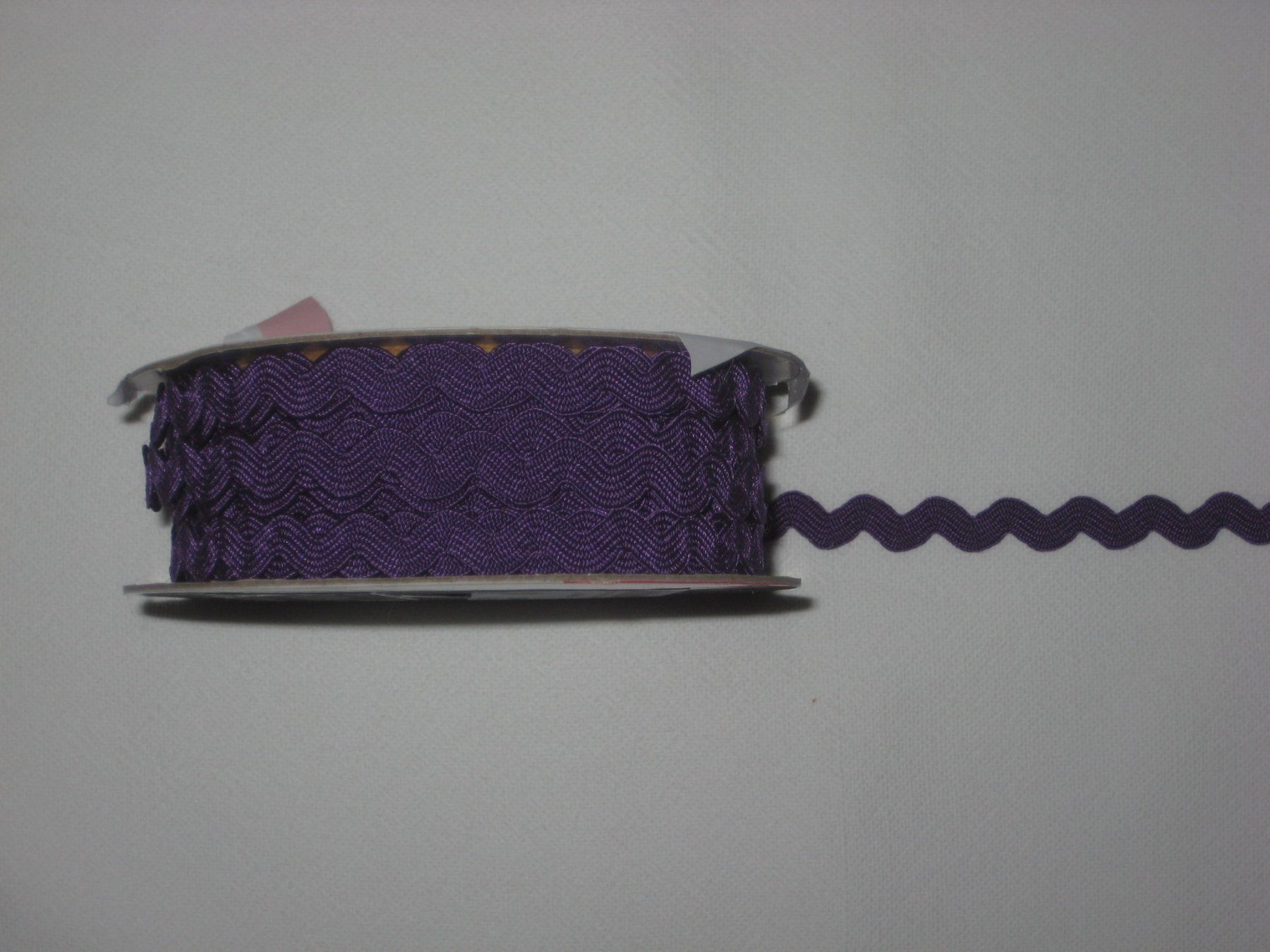 Nastri decorativi: Zick-Zack Band violett Polyamid 5mm breit – Nuovo e nell'imballaggio originale da Füllinsdorf venduto da Schlupp