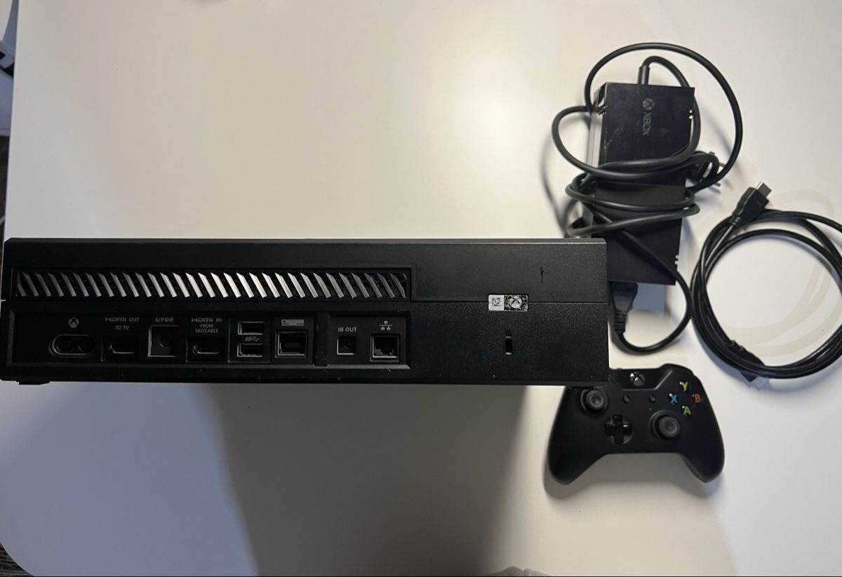Microsoft Console: Xbox One, Inkl. Controller + HDMI Kabel  – Usato da Oberwil-lieli venduto da ros_ns99 2